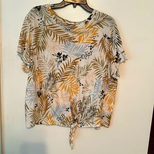 Tribal 3X t-shirt with tie bottom.